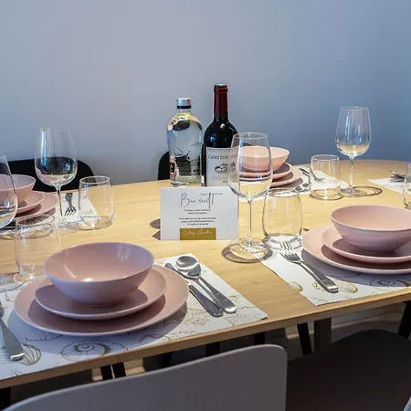 Amaris Apartamente 아파트호텔 데포리노드