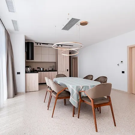 Aparthotel Amaris Apart-hotel, Situat Pe Faleza Din Nord, La 2 Pasi De Plaja, Complet Utilate Eforie Nord