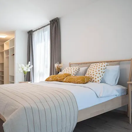 Amaris Aparthotel *
