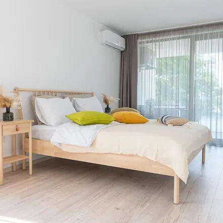 Amaris Apart-hotel, Situat Pe Faleza Din Nord, La 2 Pasi De Plaja, Complet Utilate Eforie Nord