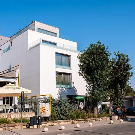 Amaris Apart-hotel, Situat Pe Faleza Din Nord, La 2 Pasi De Plaja, Complet Utilate Apart Otel Eforie Nord