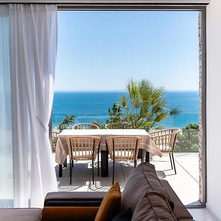 Amaris Apart-hotel, Situat Pe Faleza Din Nord, La 2 Pasi De Plaja, Complet Utilate