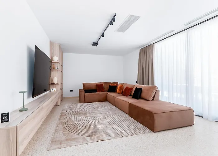 Amaris Aparthotel 4*